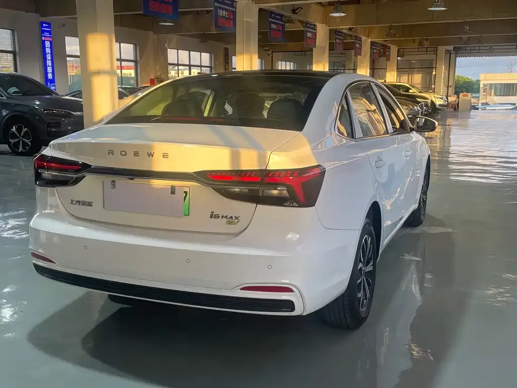 Roewe i6 MAX New Energy — фото 8