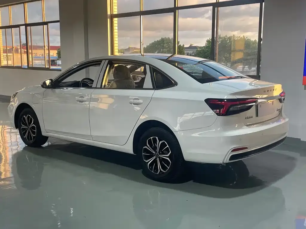 Roewe i6 MAX New Energy — фото 2