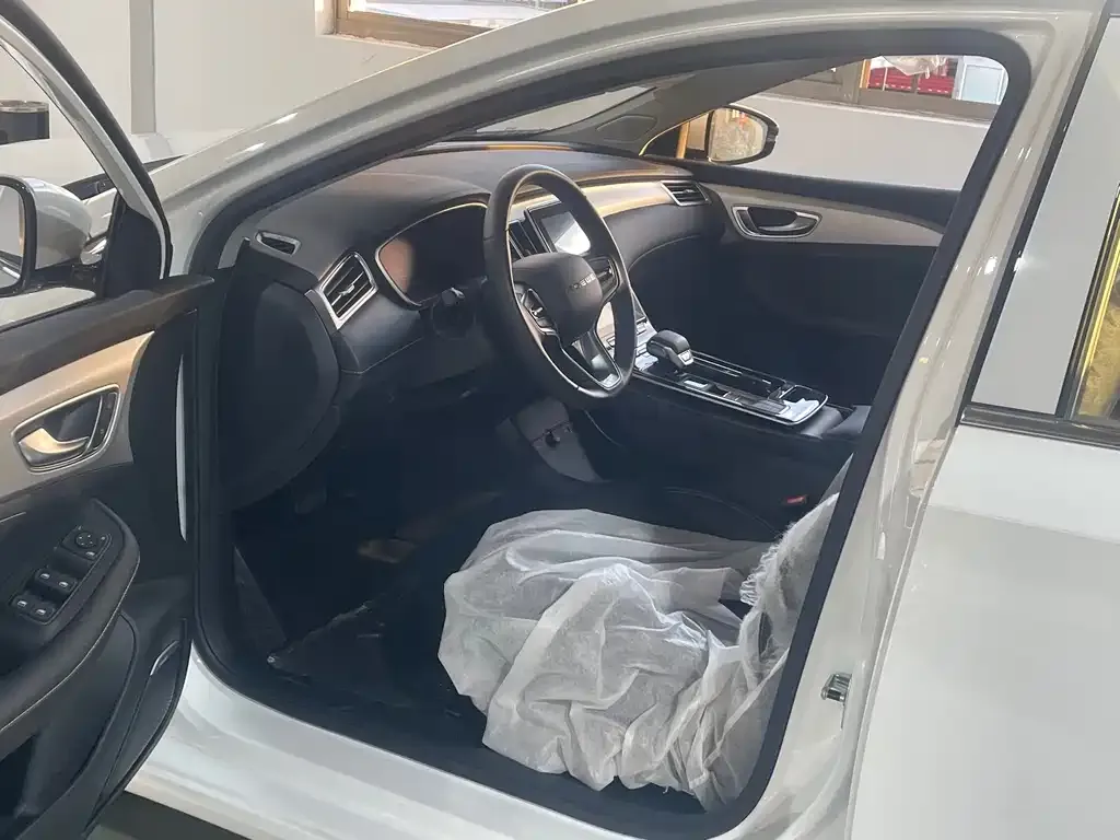 Roewe i6 MAX New Energy — фото 9