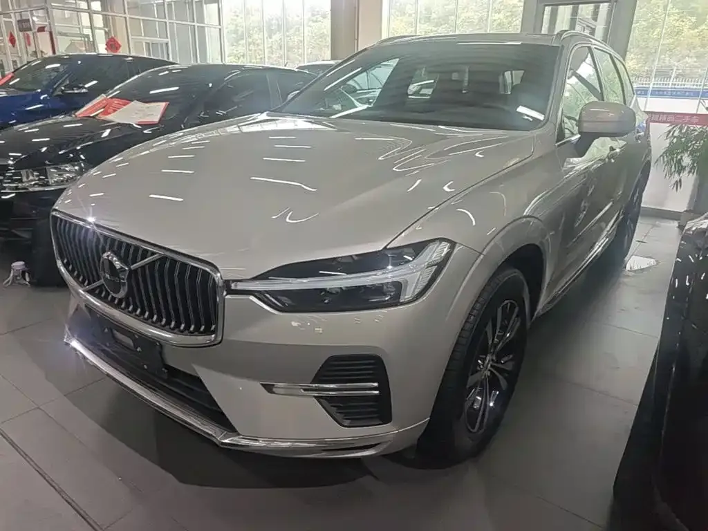 Volvo XC60 — фото 1