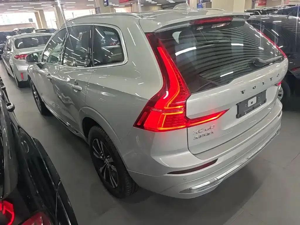 Volvo XC60 — фото 10