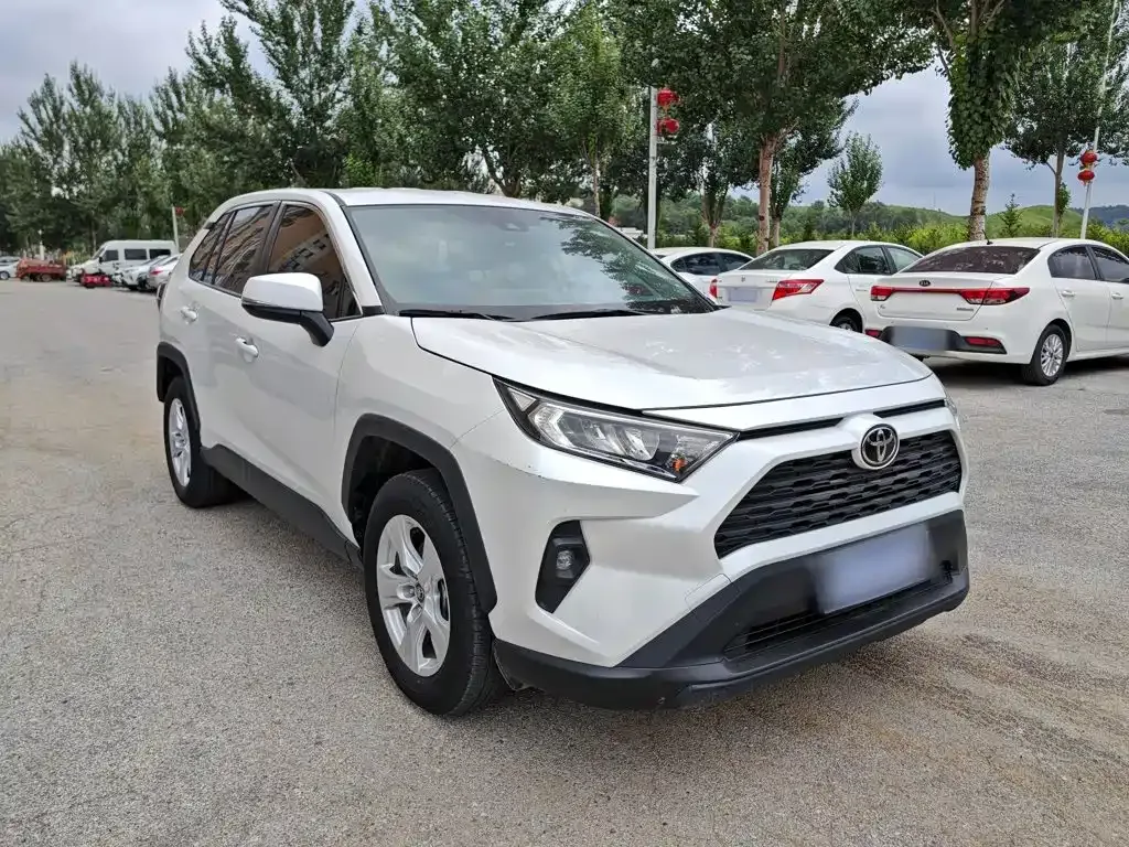 Toyota RAV4 — фото 10