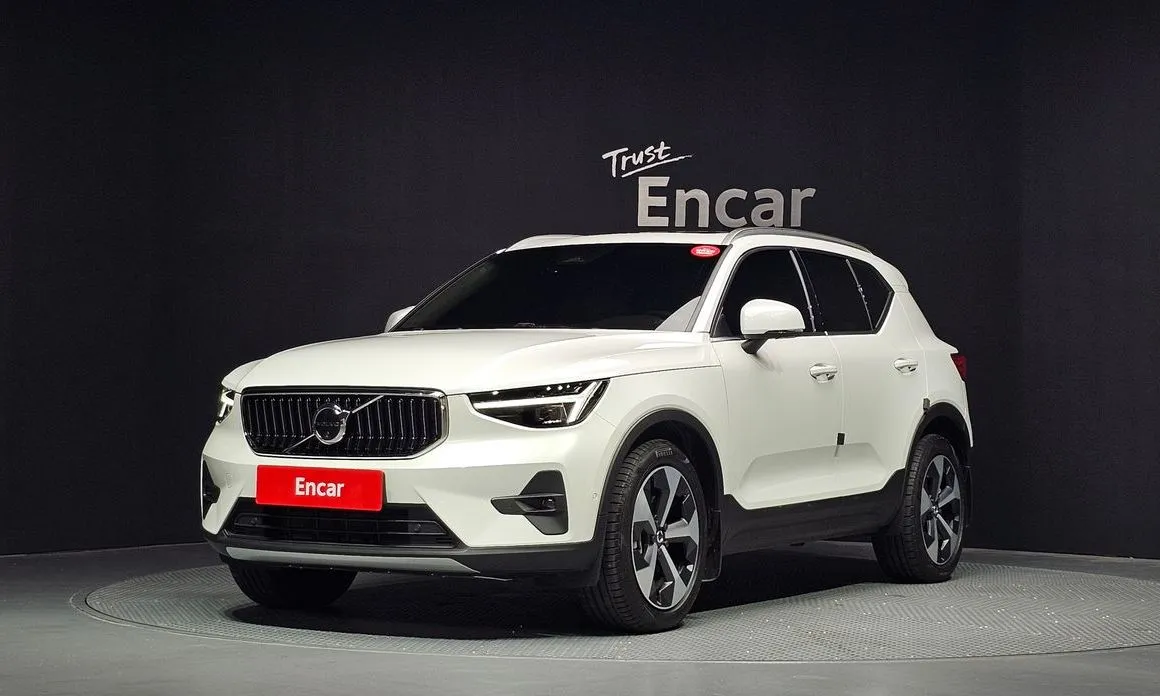 Volvo XC40 — фото 1