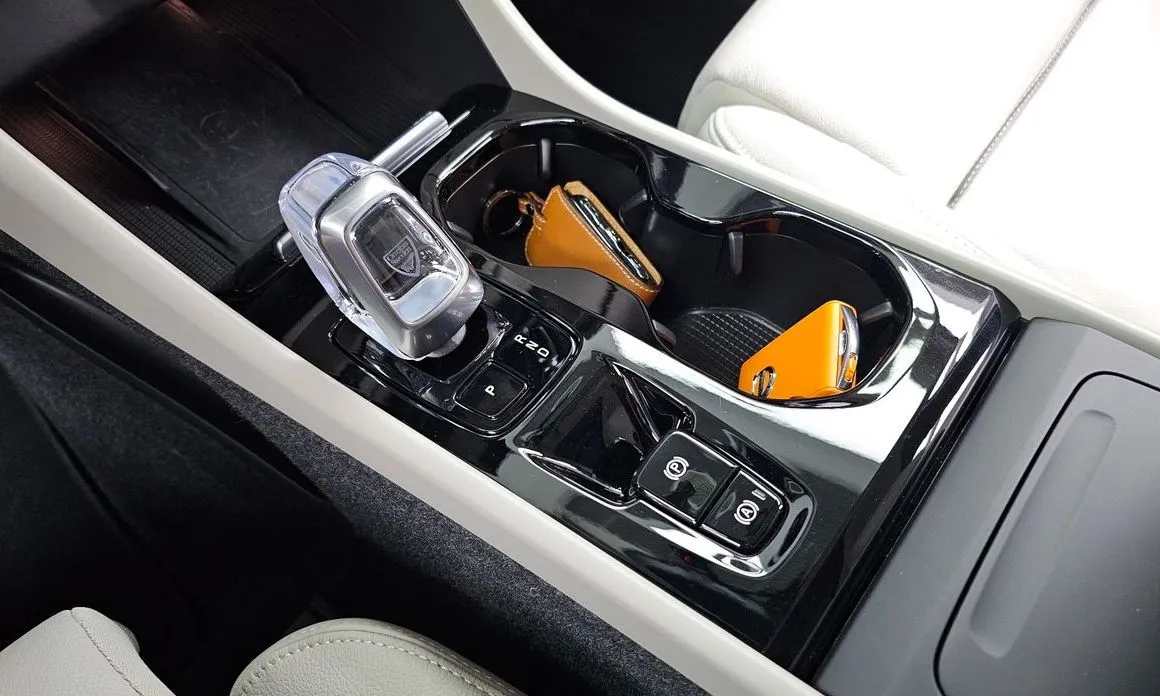 Volvo XC40 — фото 10