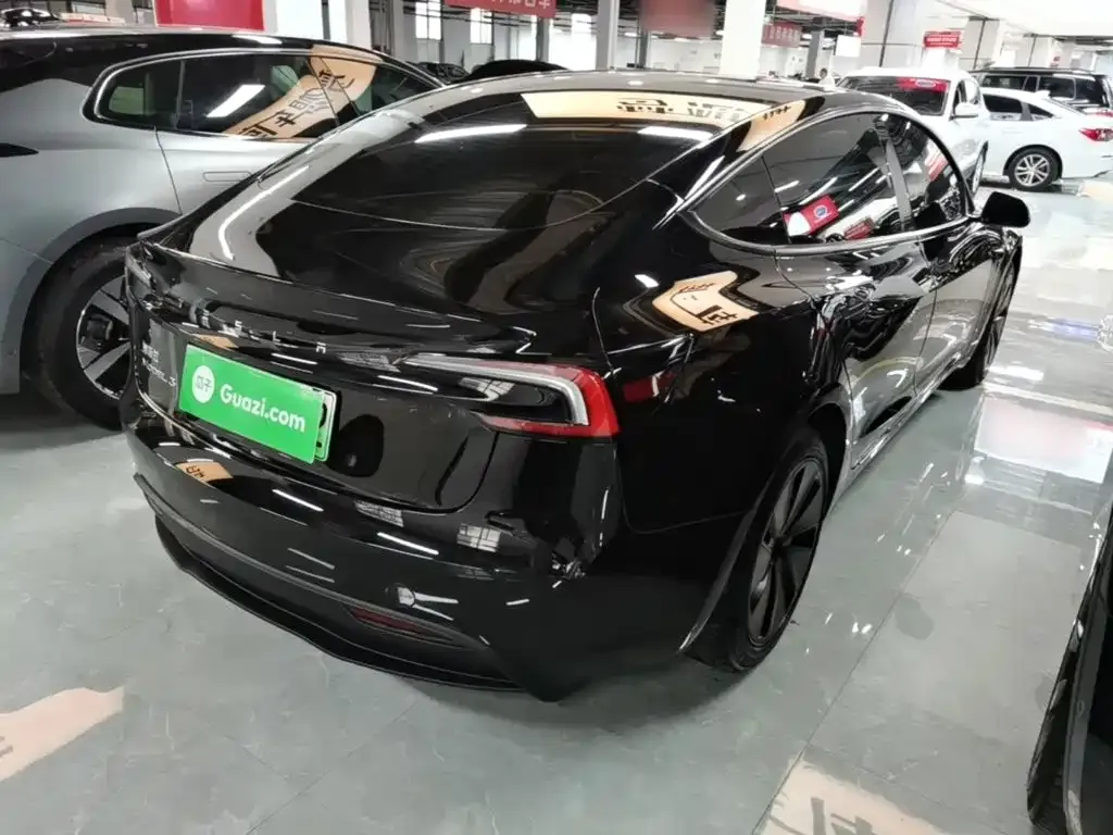 Tesla Model 3 — фото 10