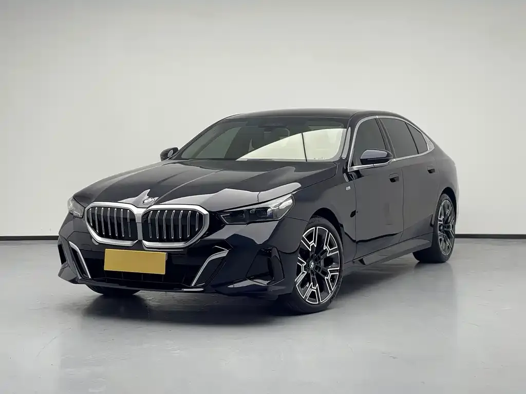 BMW 5 Series — фото 1