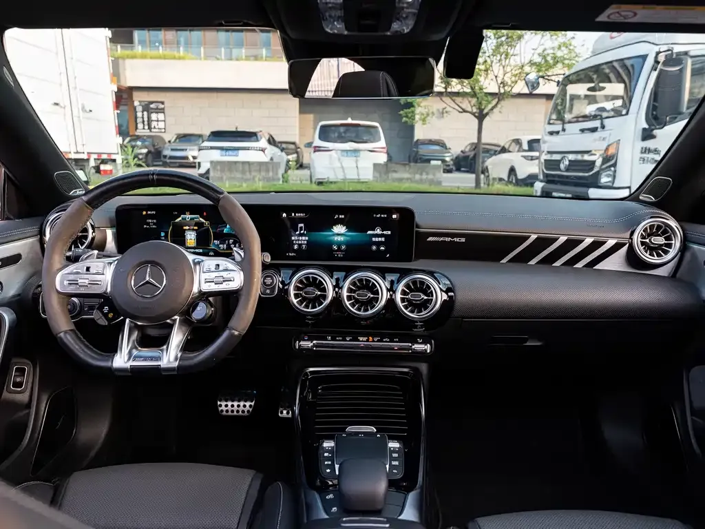 Mercedes-Benz CLA AMG — фото 3