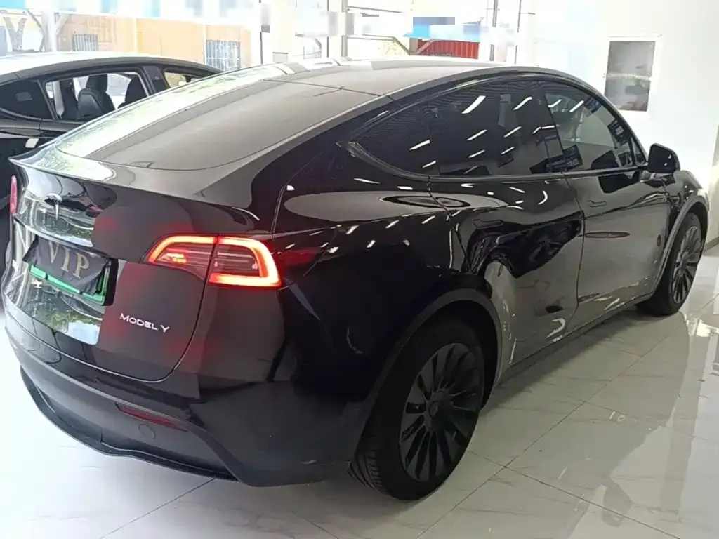 Tesla Model Y — фото 5