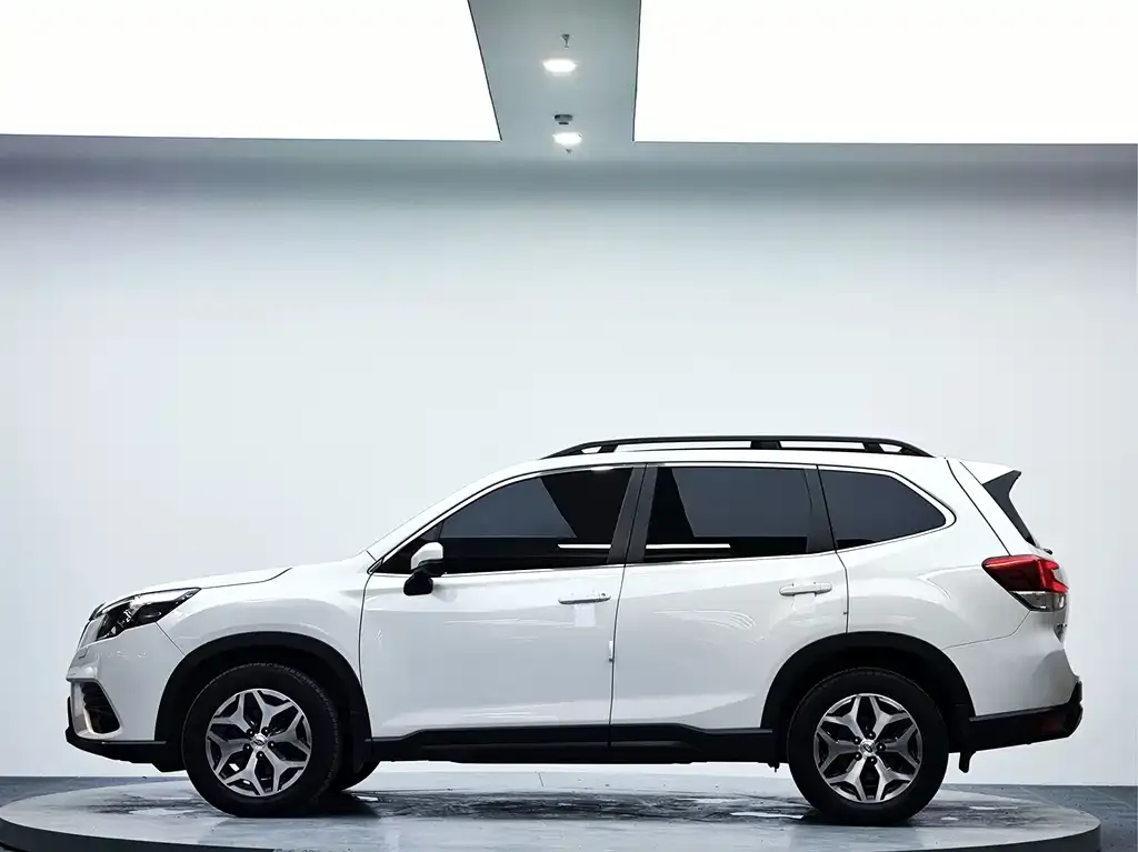 Subaru Forester — фото 3