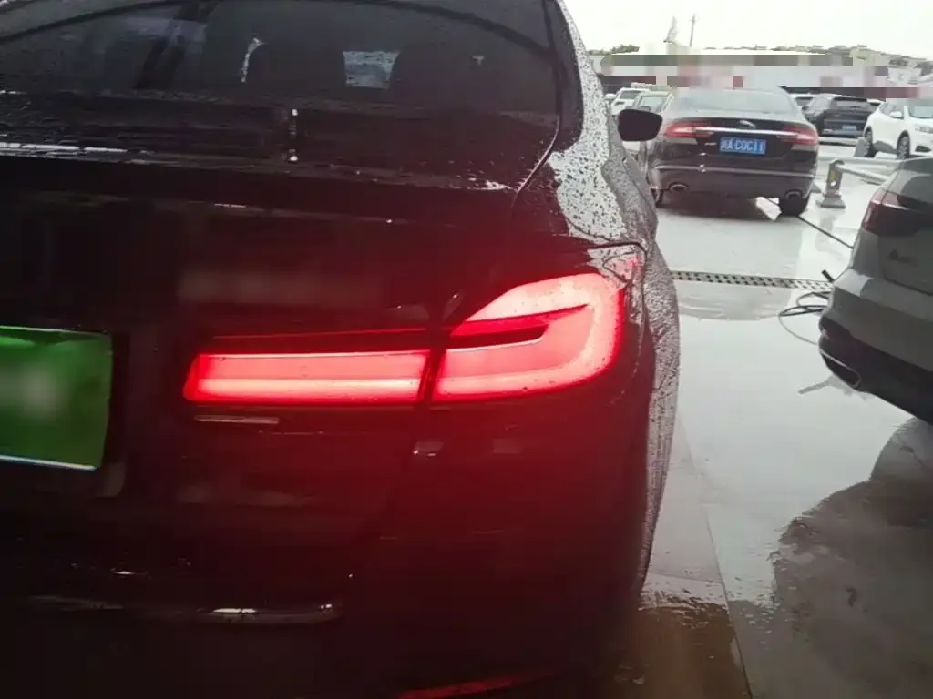 BMW 5 Series — фото 9