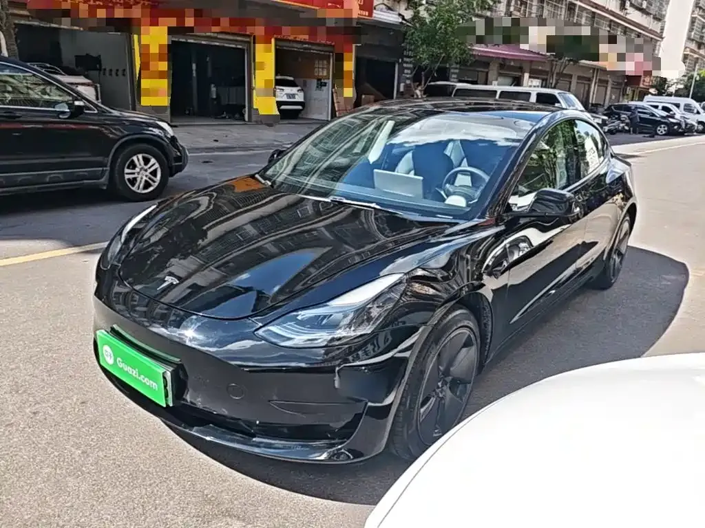 Tesla Model 3 — фото 1