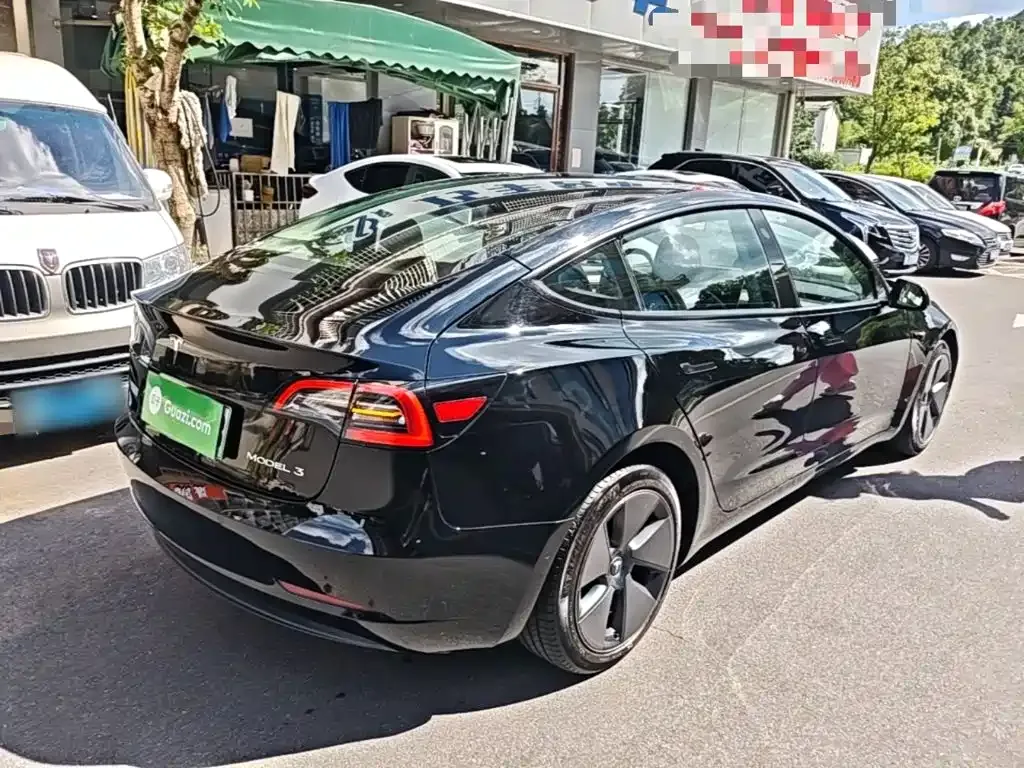 Tesla Model 3 — фото 4