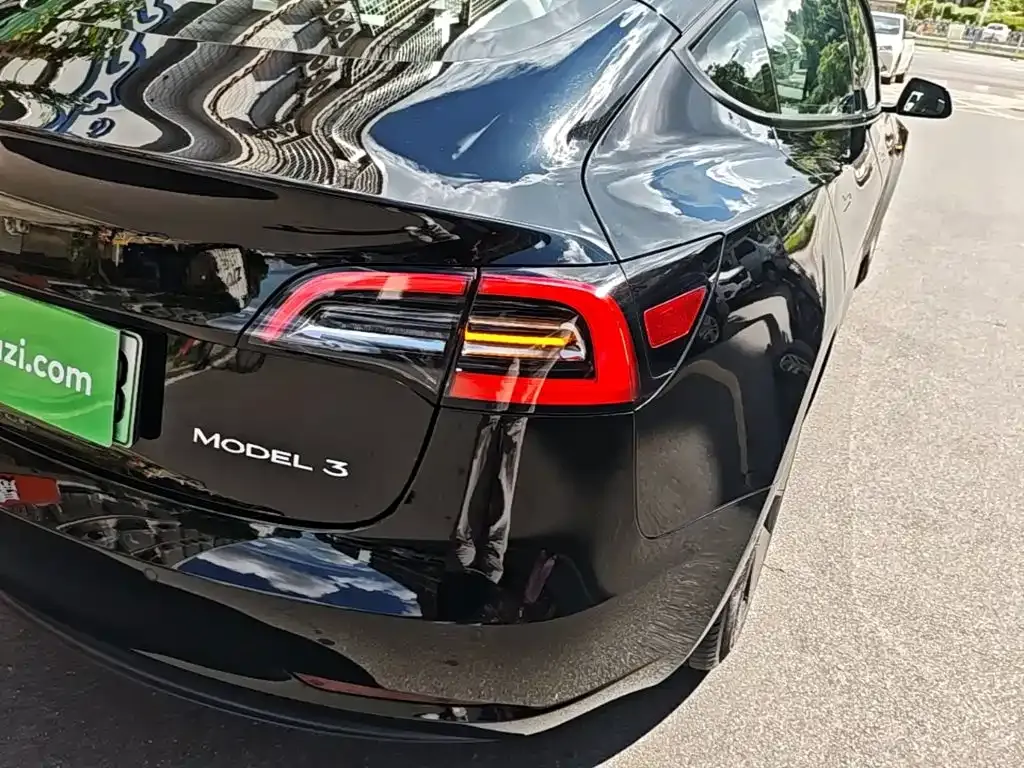 Tesla Model 3 — фото 8