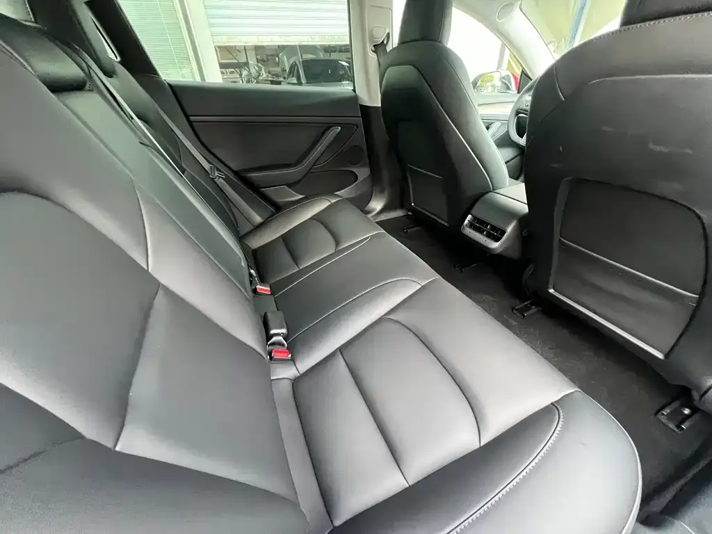 Tesla Model 3 — фото 2