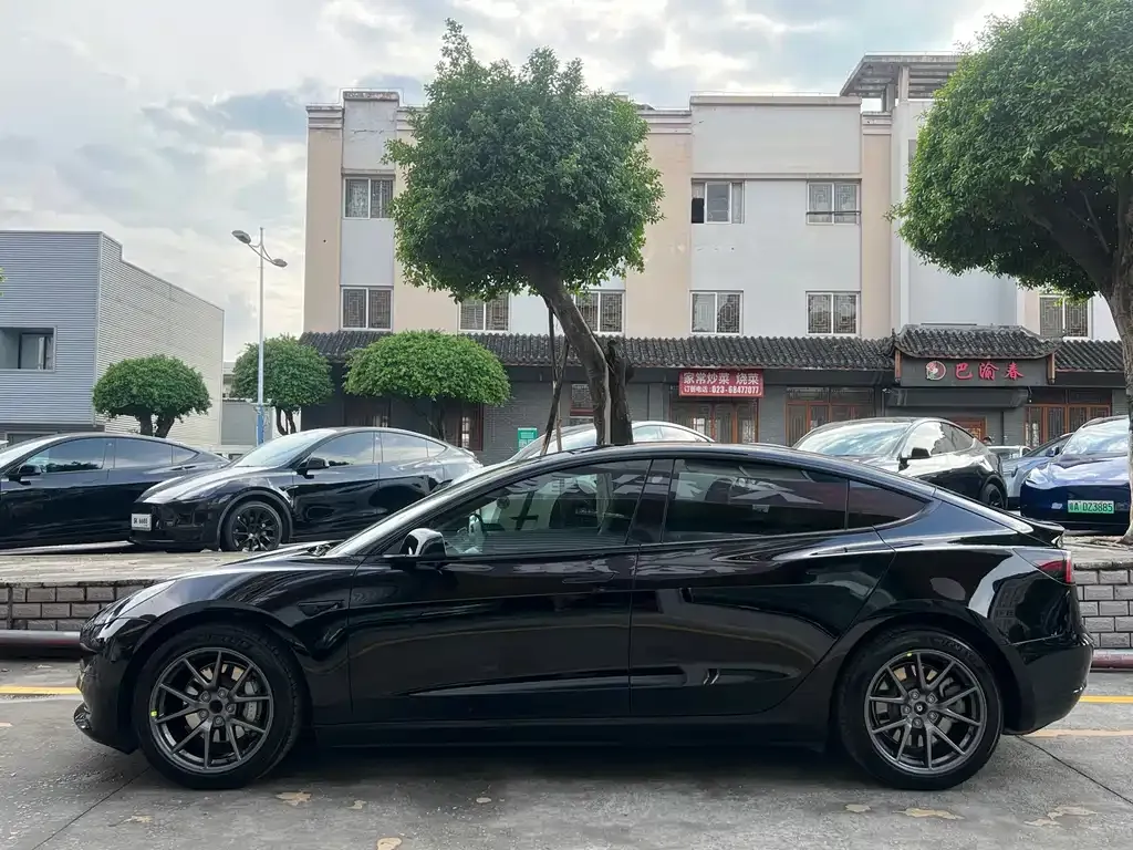 Tesla Model 3 — фото 4