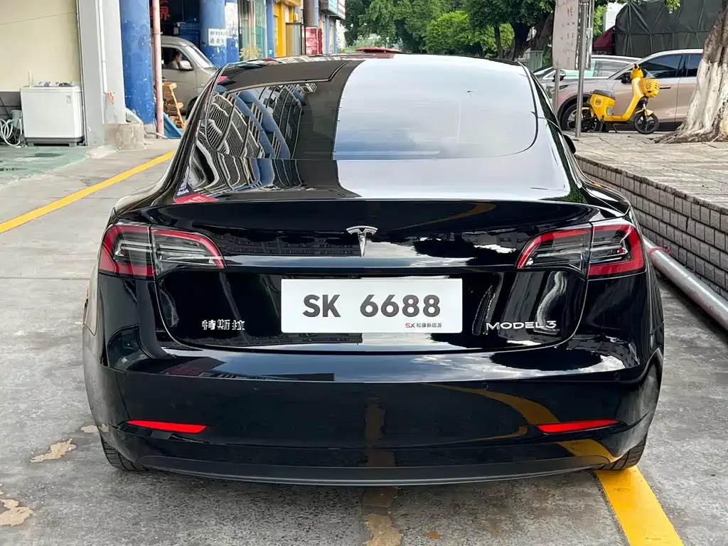 Tesla Model 3 — фото 9