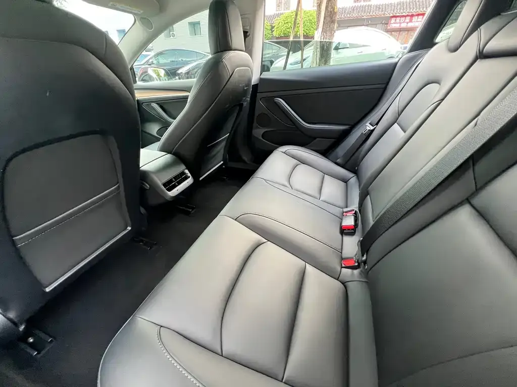 Tesla Model 3 — фото 10