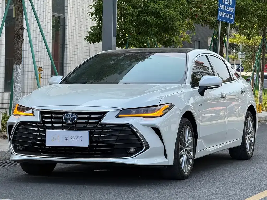 Toyota Avalon — фото 1