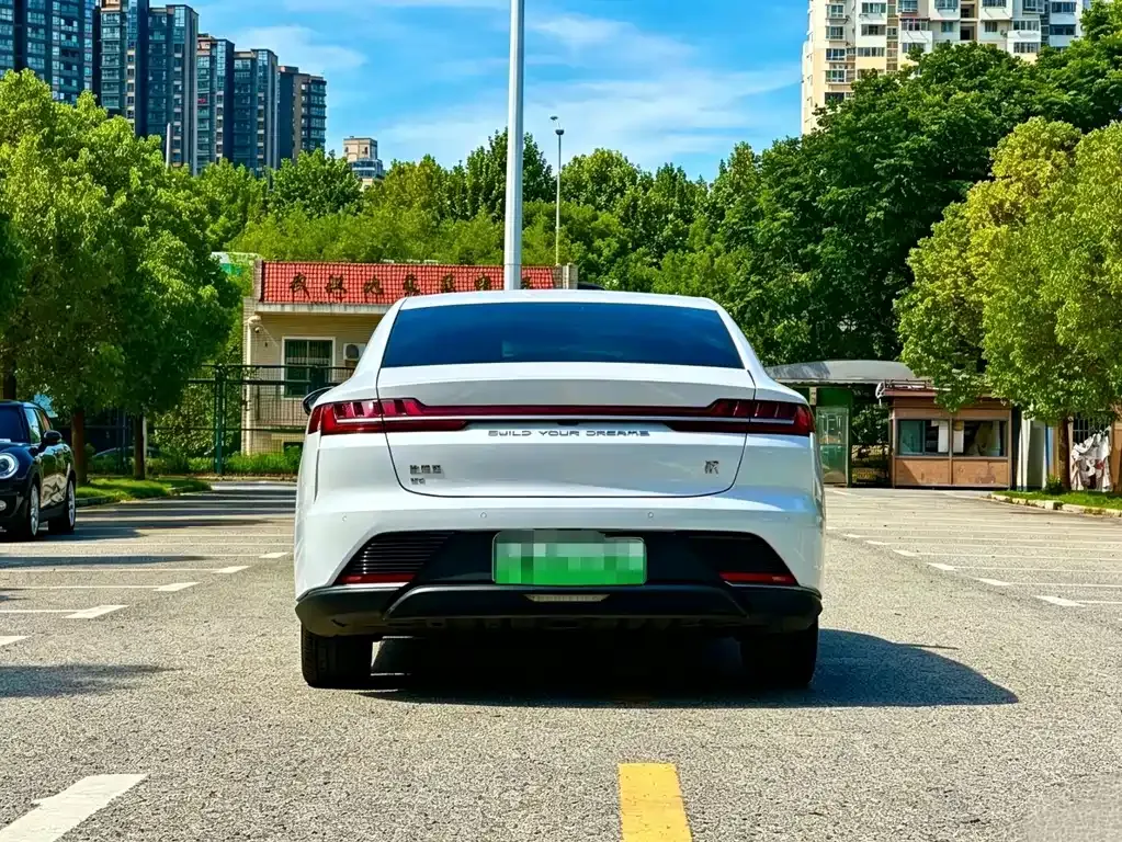 BYD Han — фото 4
