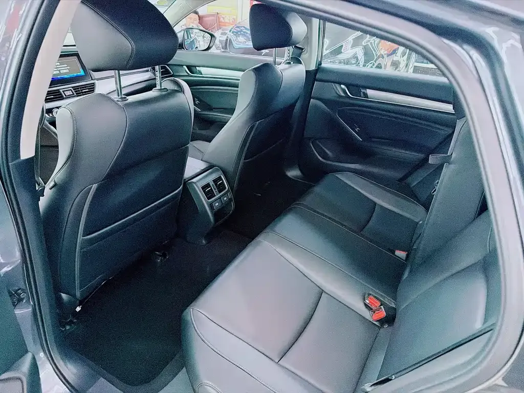 Honda Accord — фото 7