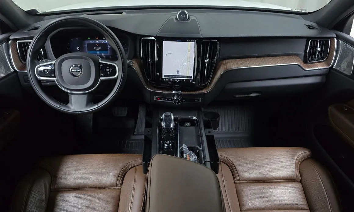 Volvo XC60 — фото 10