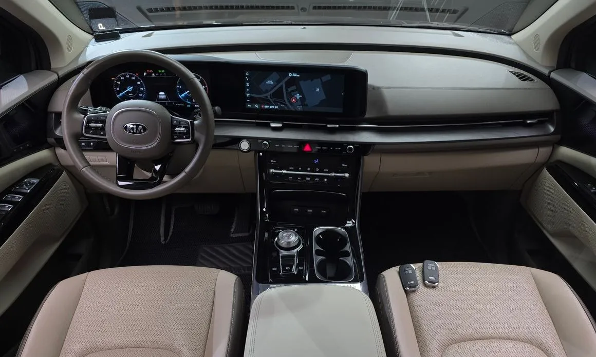 Kia Carnival — фото 10