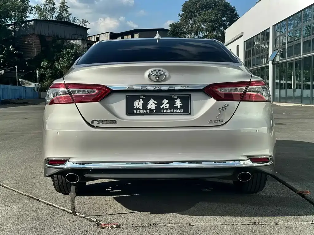 Toyota Camry — фото 9