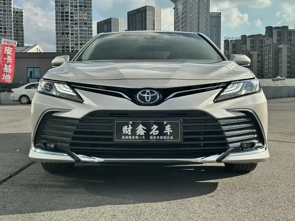 Toyota Camry — фото 7