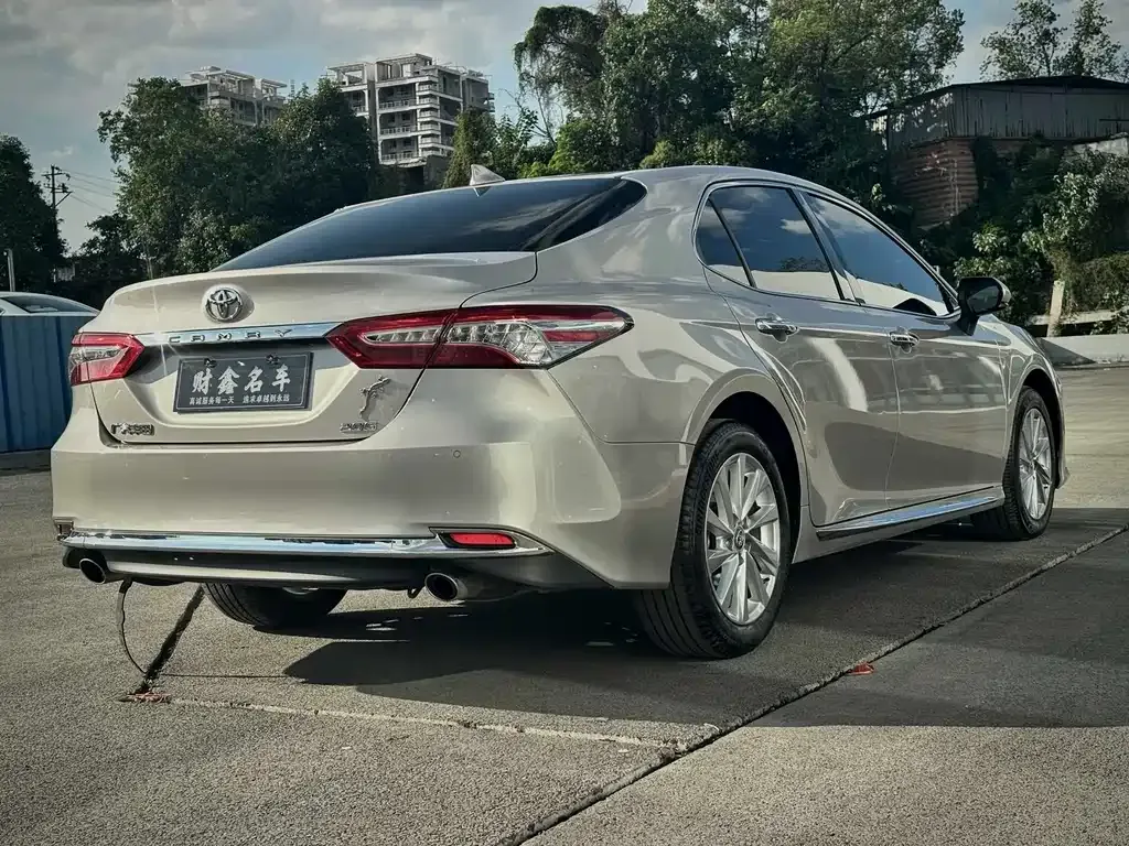 Toyota Camry — фото 4