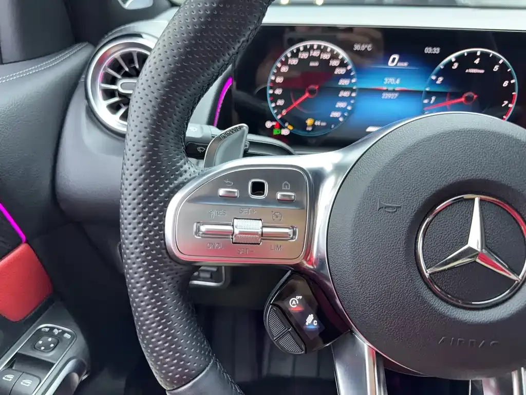 Mercedes-Benz GLB AMG — фото 8