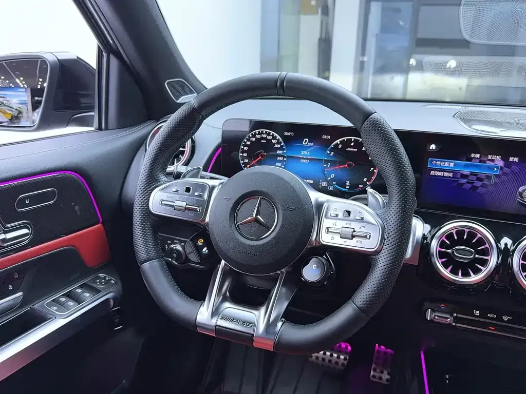 Mercedes-Benz GLB AMG — фото 9
