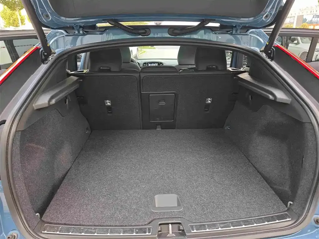 Volvo C40 — фото 3