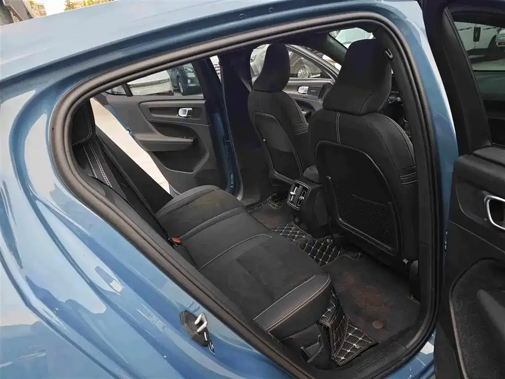 Volvo C40 — фото 10