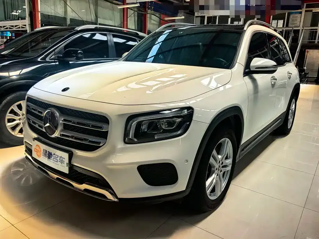 Mercedes-Benz GLB — фото 1