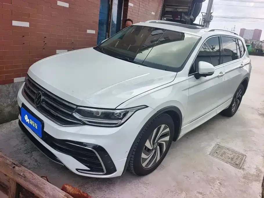 Volkswagen Tiguan L — фото 1