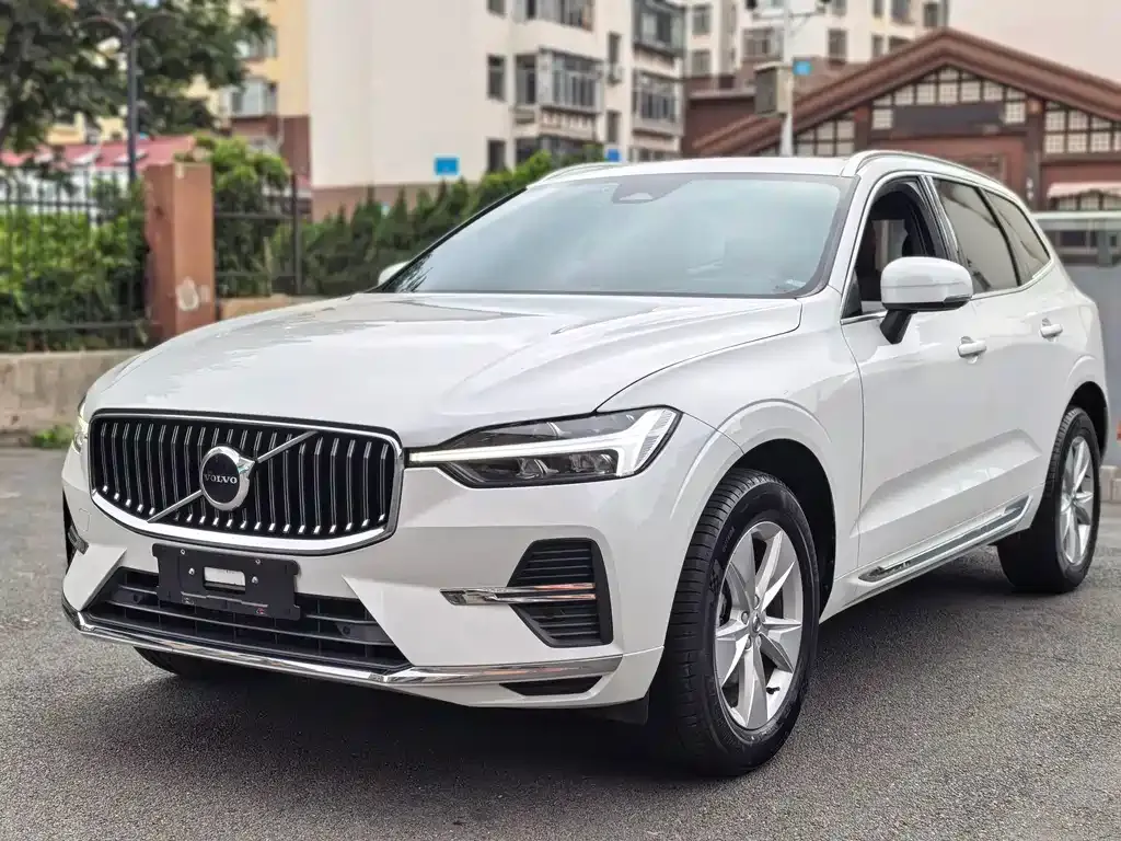 Volvo XC60 — фото 1
