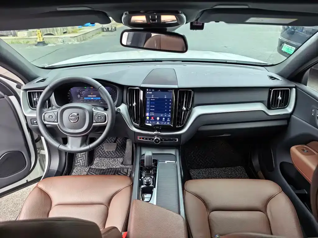 Volvo XC60 — фото 2