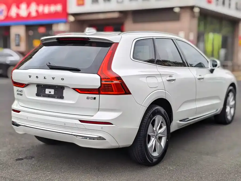 Volvo XC60 — фото 8