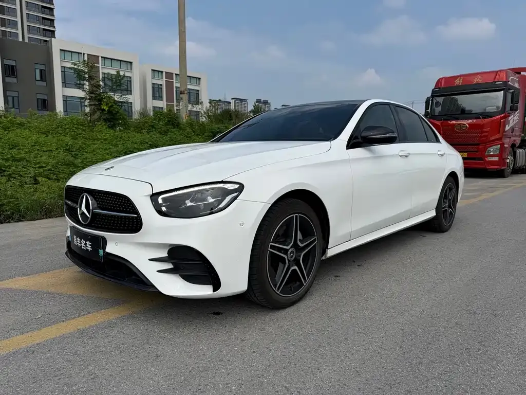 Mercedes-Benz E-Class — фото 1