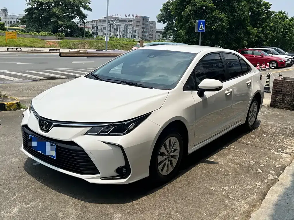 Toyota Corolla — фото 1