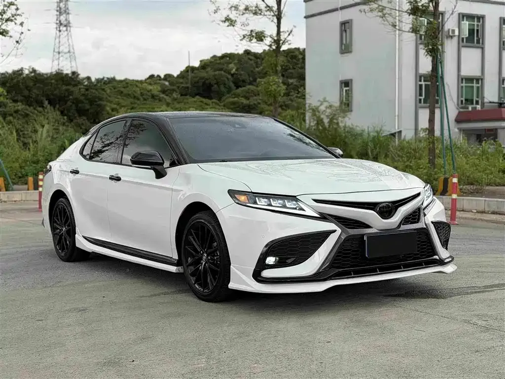 Toyota Camry — фото 8