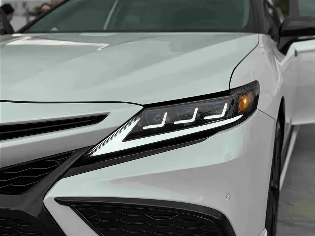 Toyota Camry — фото 5