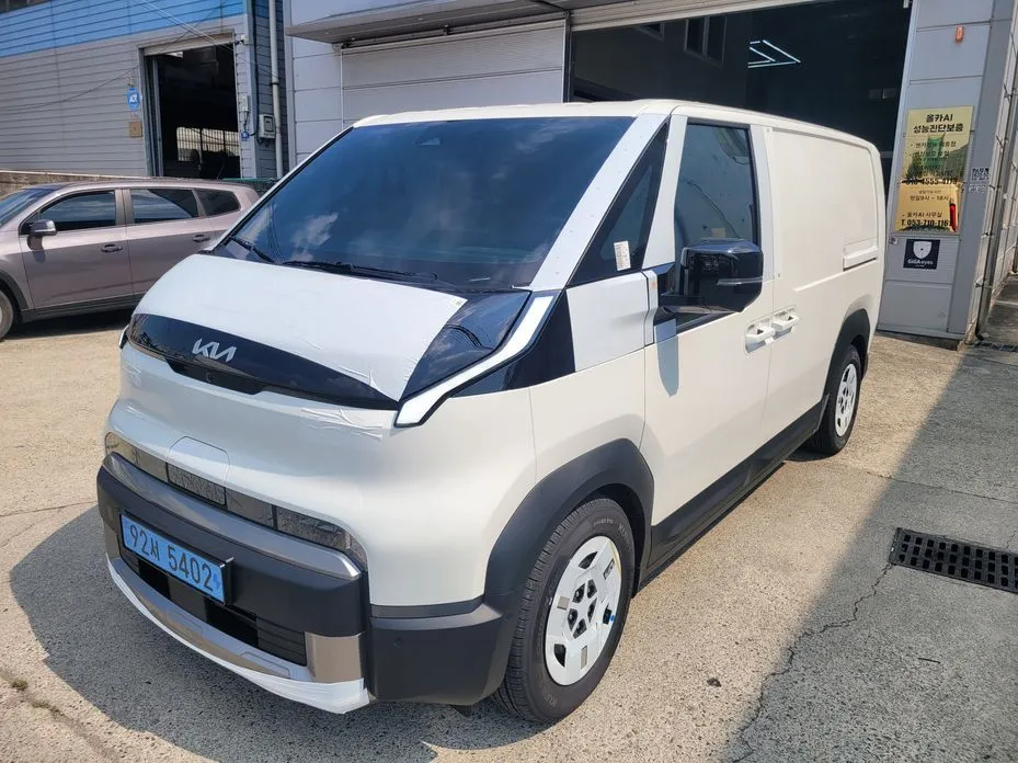 Kia PV5 — фото 1
