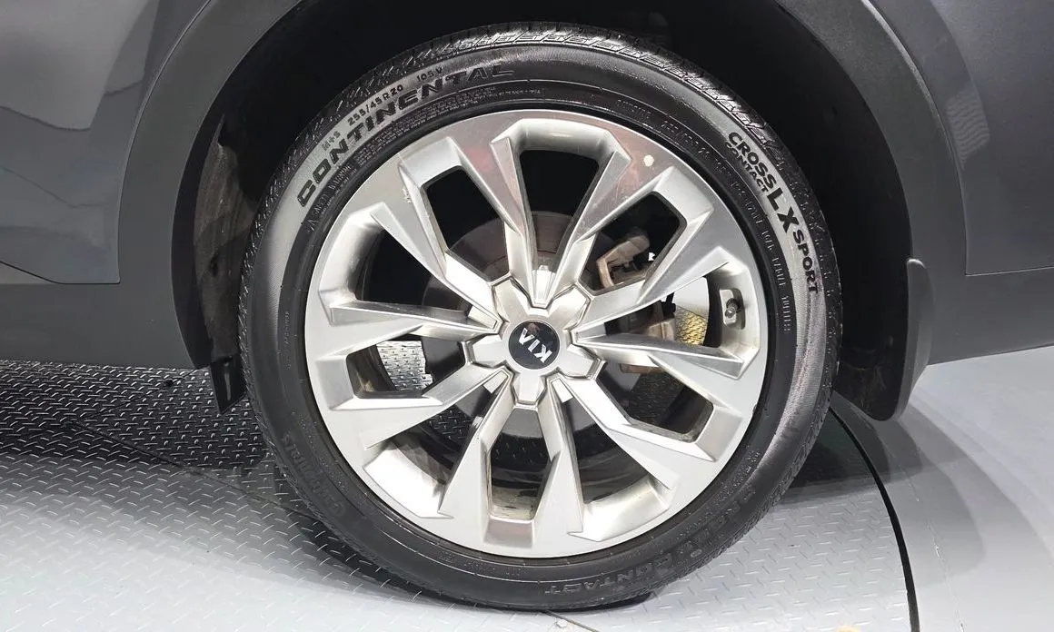 Kia Sorento — фото 8