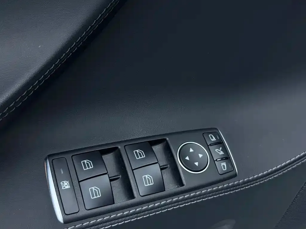 Tesla Model S — фото 6