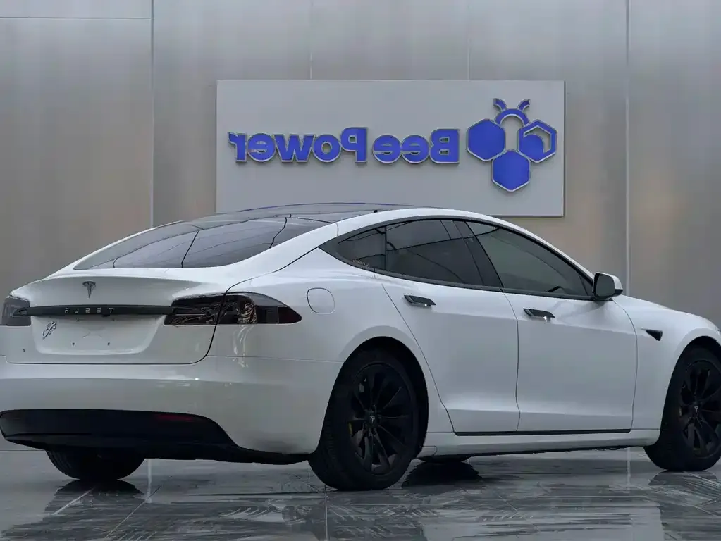 Tesla Model S — фото 7