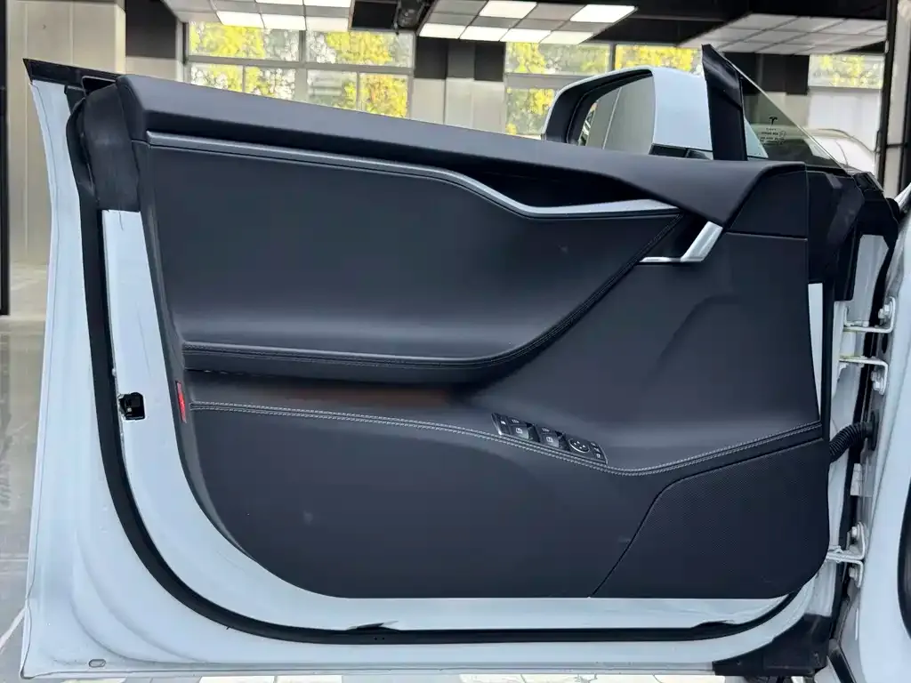 Tesla Model S — фото 9