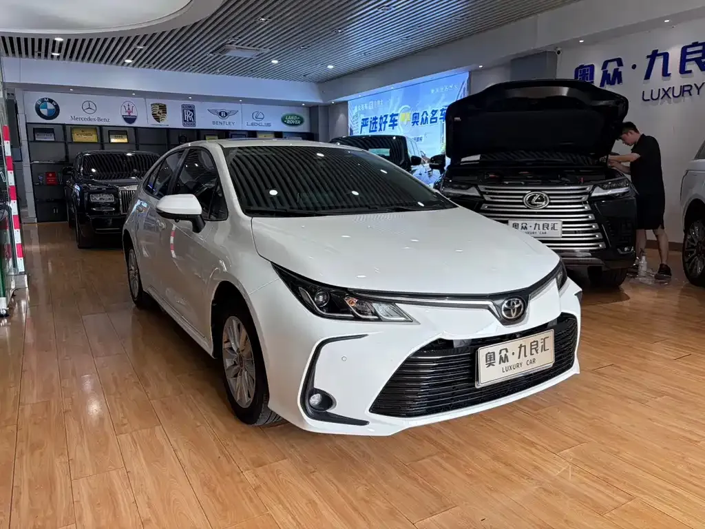 Toyota Corolla — фото 1