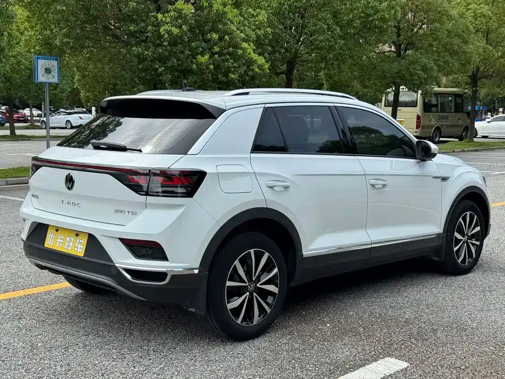 Volkswagen T-Roc — фото 10
