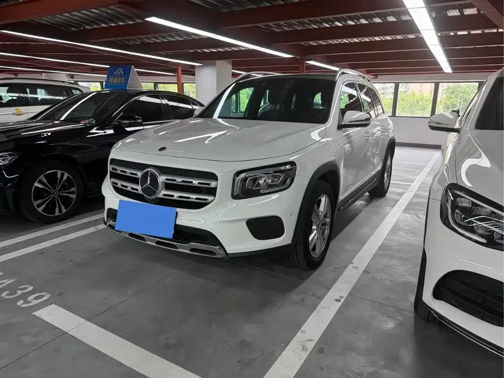 Mercedes-Benz GLB — фото 1